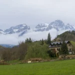 International currency exchange rates fluctuate amid political uncertainty